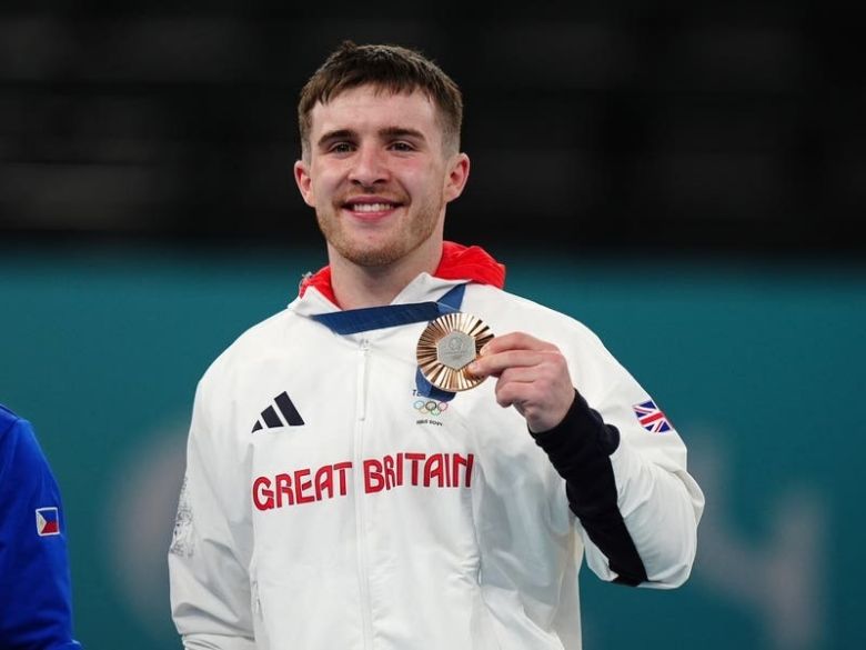 Harry Hepworth with olympic medal